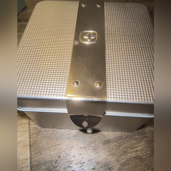 Wenger Swiss Military 79096 Women Silver Gold Tone Stainless Steel Watch IOB - Picture 8 of 8